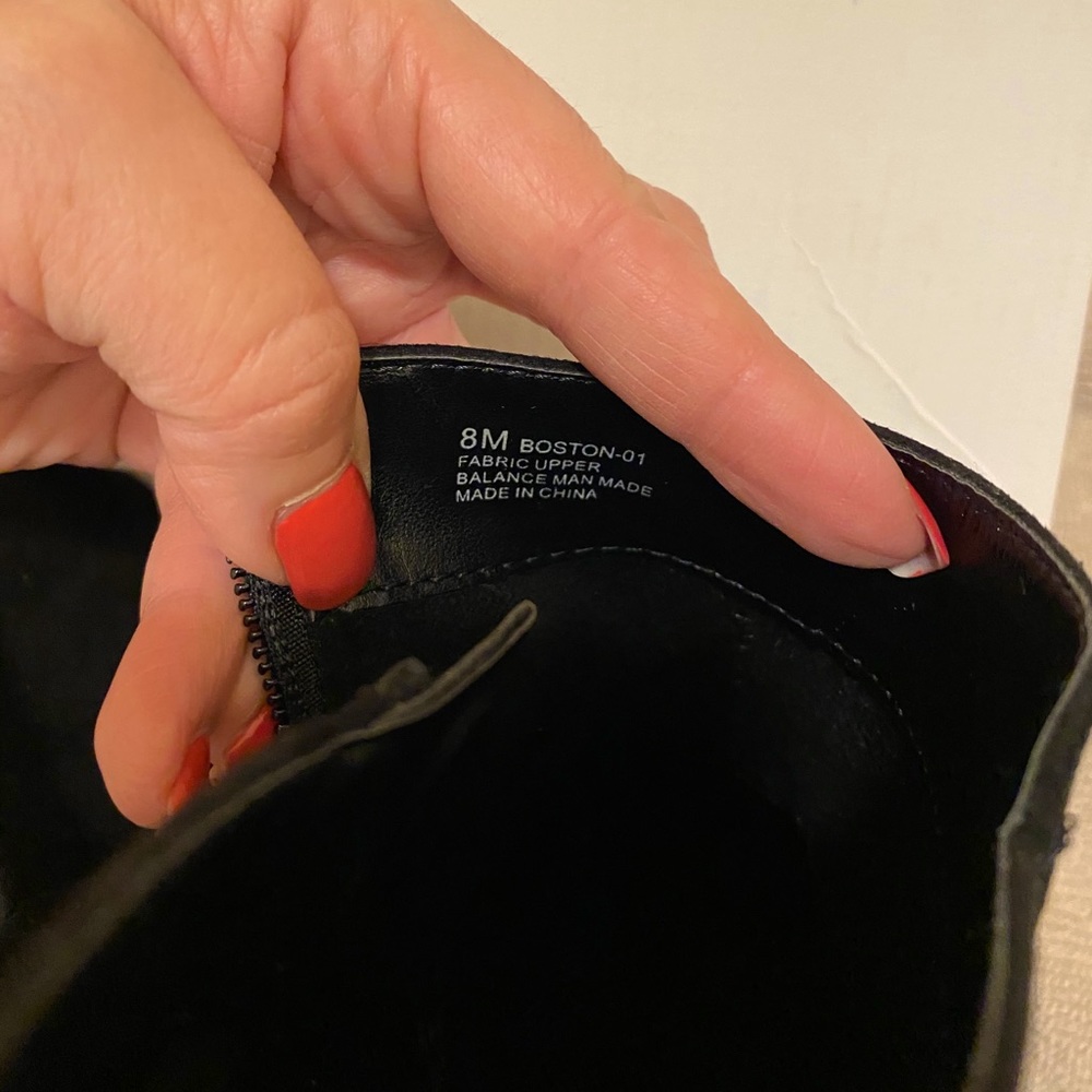 NWT Toetos Brand New Black Suede Booties - Picture 4 of 8